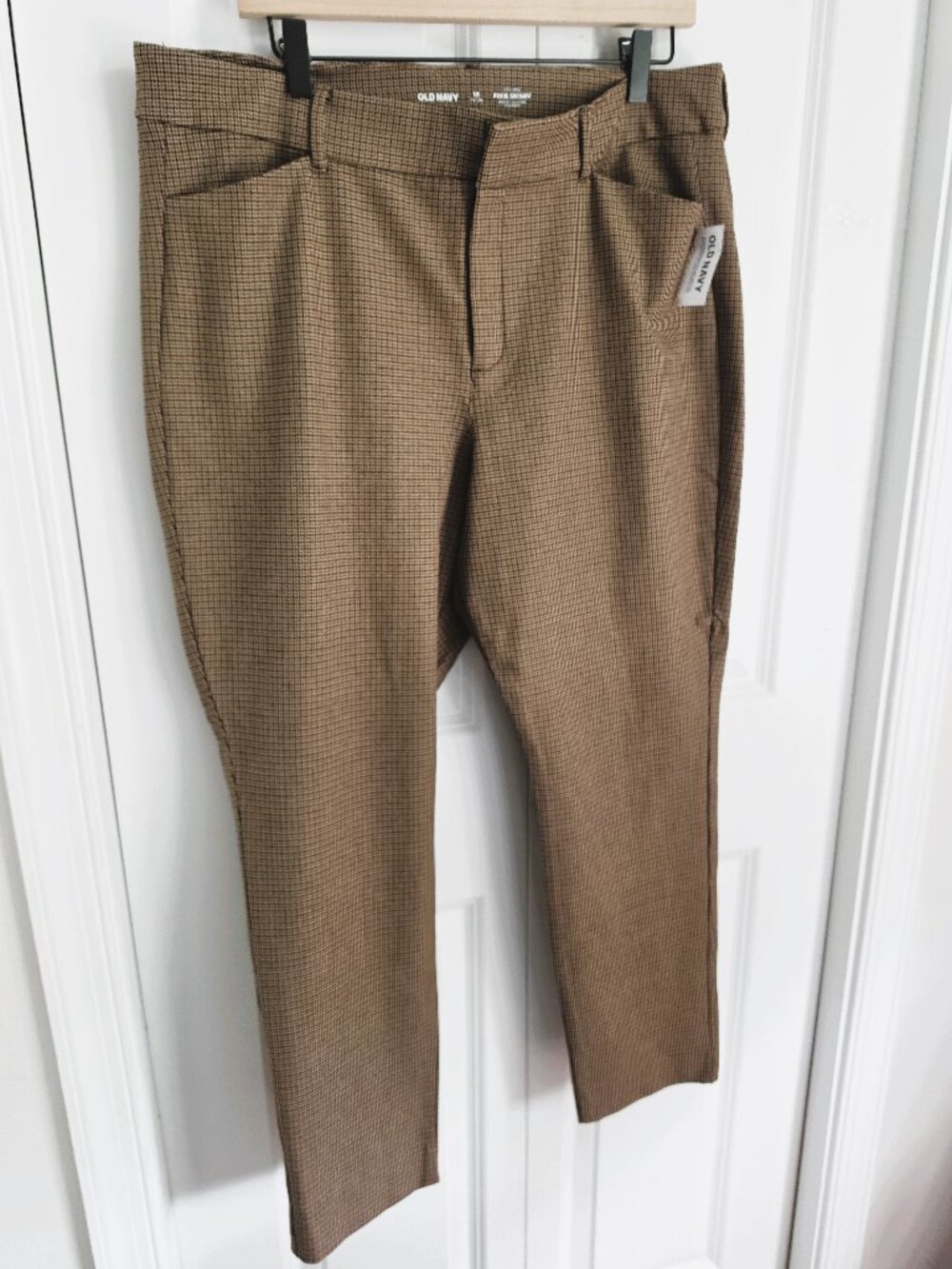 Old Navy Pixie Pants- NWT Women's Size 16 Short